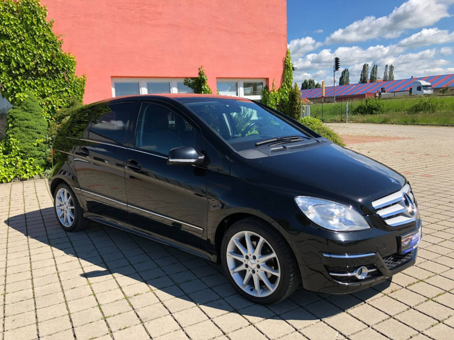 Mercedes Benz B 200 Automat •STANDARD•  Navigácia → sezónne prezutie
