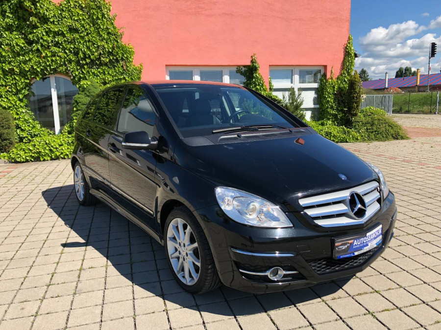 Mercedes Benz B 200 Automat •STANDARD•  Navigácia → sezónne prezutie