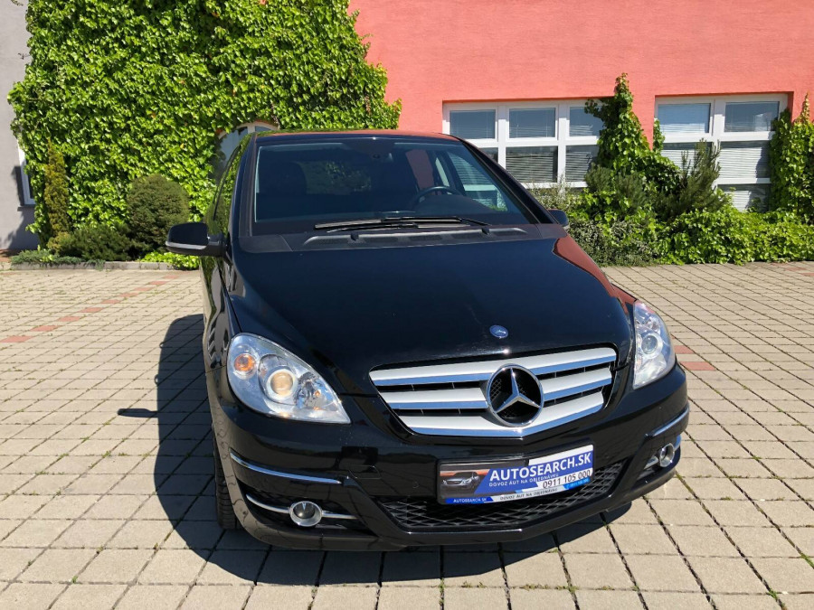 Mercedes Benz B 200 Automat •STANDARD•  Navigácia → sezónne prezutie