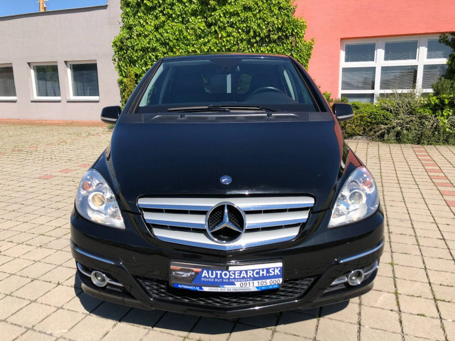Mercedes Benz B 200 Automat •STANDARD•  Navigácia → sezónne prezutie
