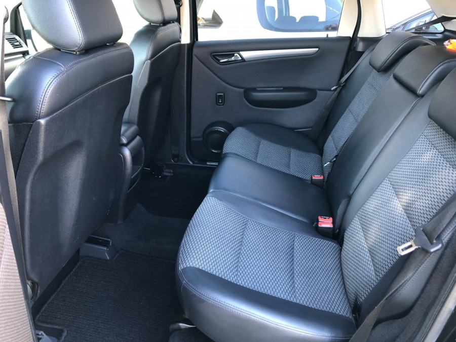 Mercedes Benz B 200 Automat •STANDARD•  Navigácia → sezónne prezutie