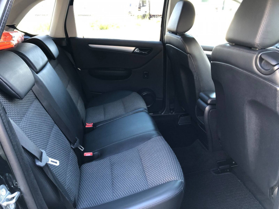 Mercedes Benz B 200 Automat •STANDARD•  Navigácia → sezónne prezutie