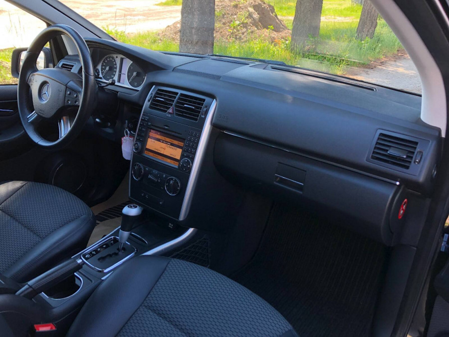 Mercedes Benz B 200 Automat •STANDARD•  Navigácia → sezónne prezutie