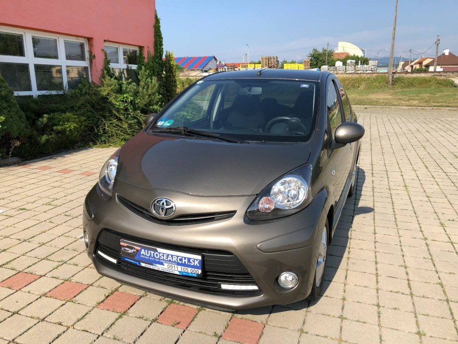 Toyota Aygo 1.0 Automat •ACTIVE• 2013 1.majiteľ → sezónne prezutie