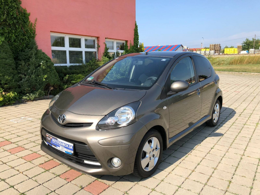 Toyota Aygo 1.0 Automat •ACTIVE• 2013 1.majiteľ → sezónne prezutie