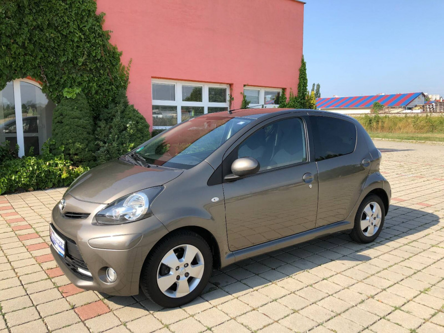 Toyota Aygo 1.0 Automat •ACTIVE• 2013 1.majiteľ → sezónne prezutie
