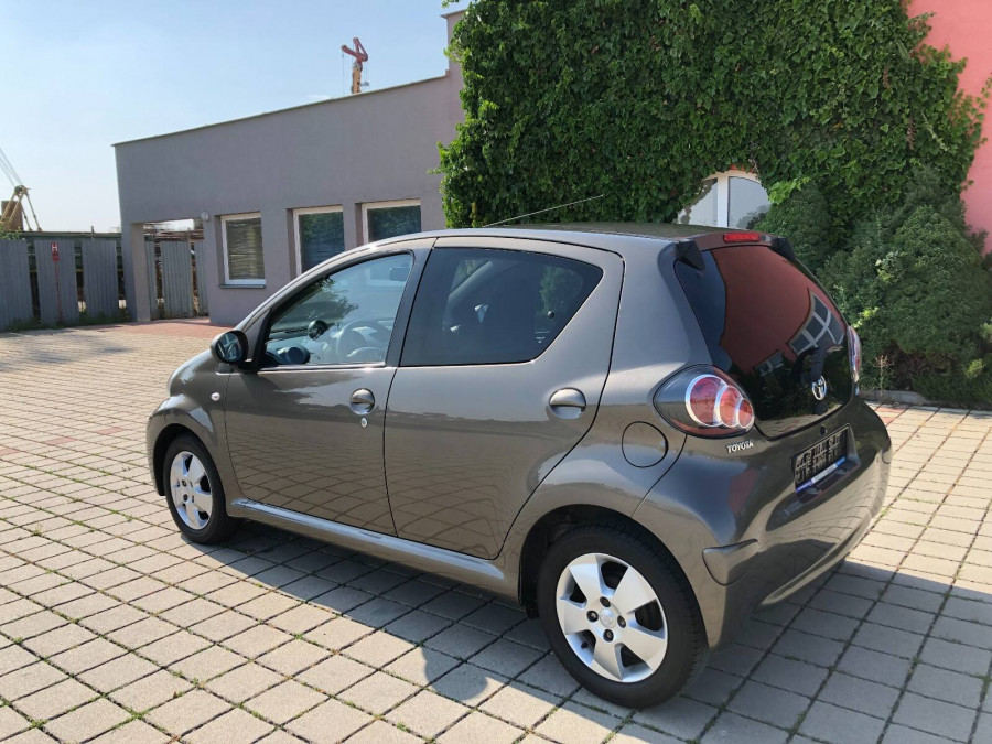 Toyota Aygo 1.0 Automat •ACTIVE• 2013 1.majiteľ → sezónne prezutie