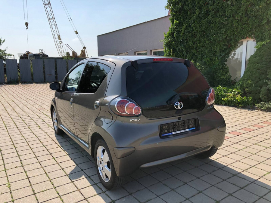 Toyota Aygo 1.0 Automat •ACTIVE• 2013 1.majiteľ → sezónne prezutie