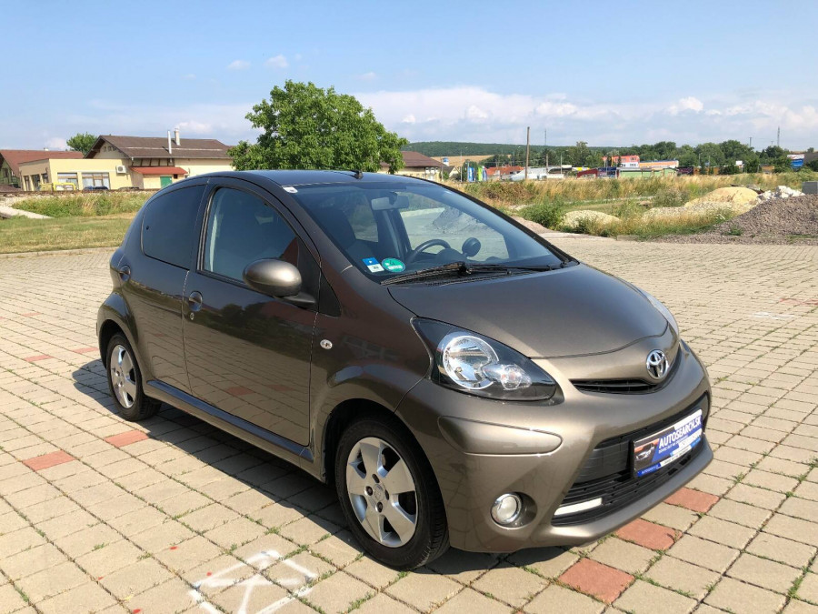 Toyota Aygo 1.0 Automat •ACTIVE• 2013 1.majiteľ → sezónne prezutie