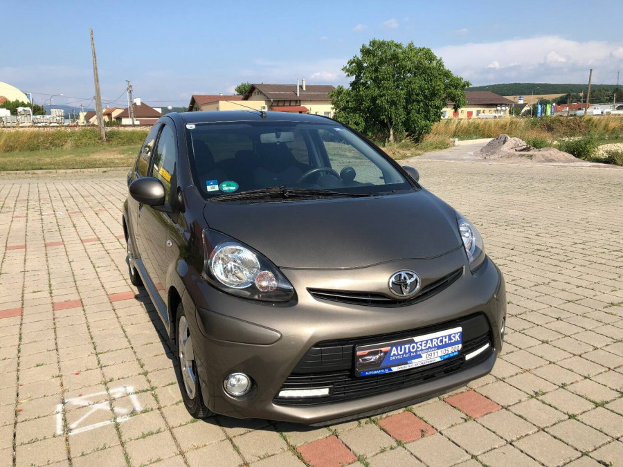 Toyota Aygo 1.0 Automat •ACTIVE• 2013 1.majiteľ → sezónne prezutie
