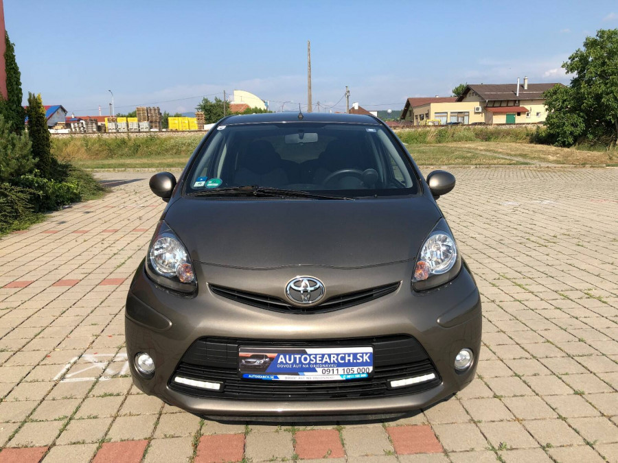 Toyota Aygo 1.0 Automat •ACTIVE• 2013 1.majiteľ → sezónne prezutie
