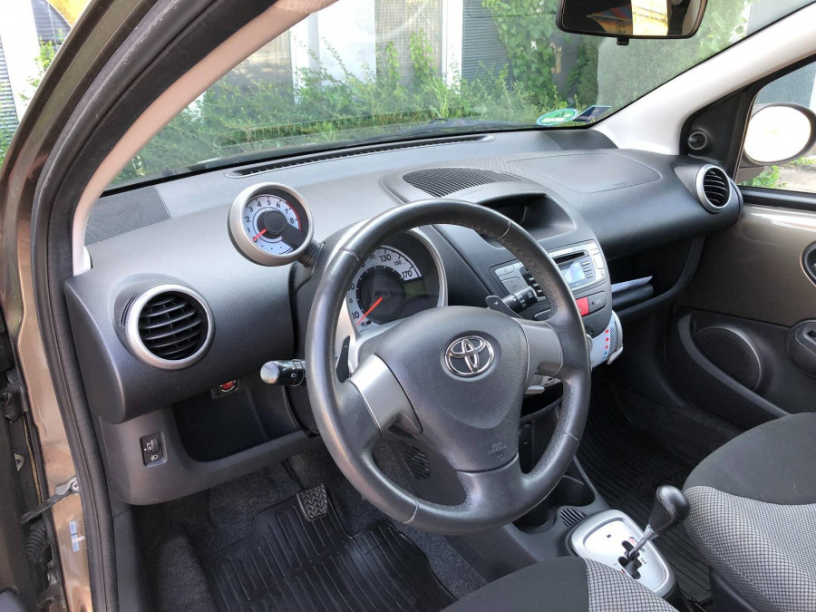 Toyota Aygo 1.0 Automat •ACTIVE• 2013 1.majiteľ → sezónne prezutie
