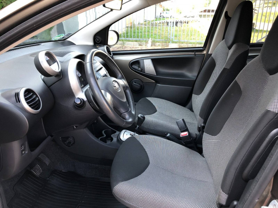 Toyota Aygo 1.0 Automat •ACTIVE• 2013 1.majiteľ → sezónne prezutie