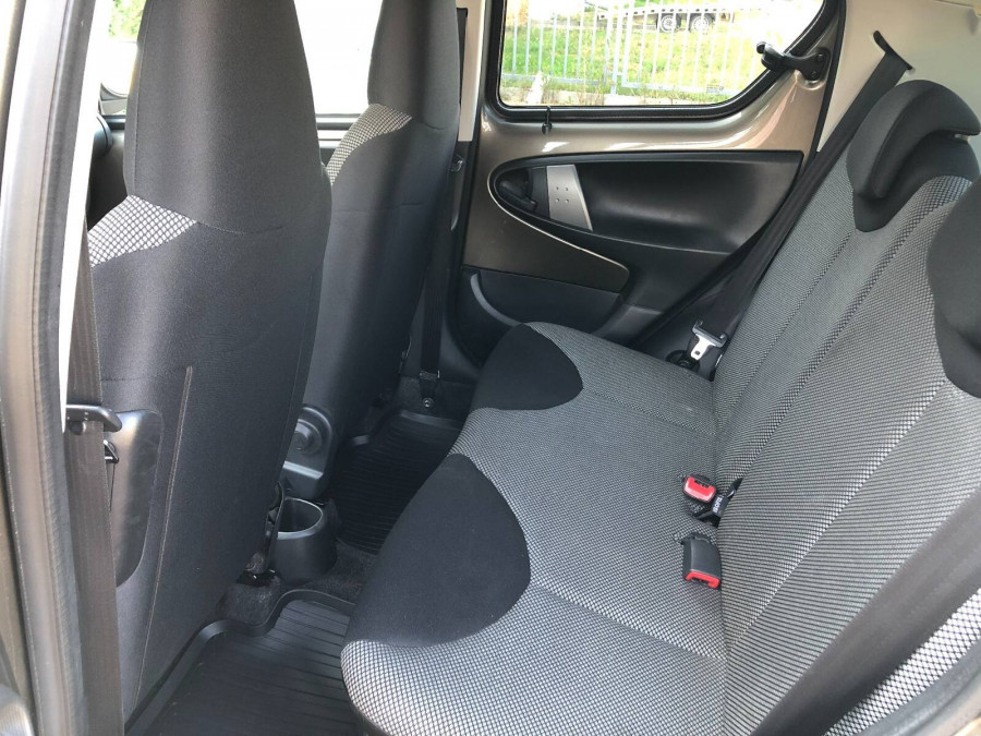 Toyota Aygo 1.0 Automat •ACTIVE• 2013 1.majiteľ → sezónne prezutie