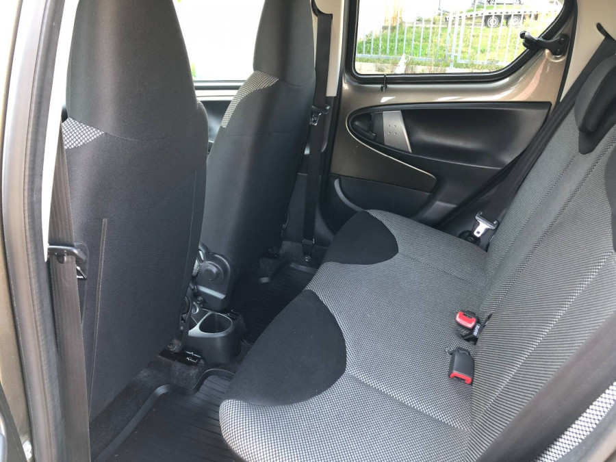 Toyota Aygo 1.0 Automat •ACTIVE• 2013 1.majiteľ → sezónne prezutie