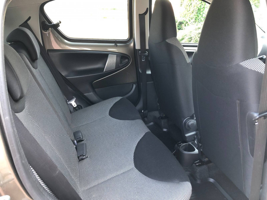 Toyota Aygo 1.0 Automat •ACTIVE• 2013 1.majiteľ → sezónne prezutie