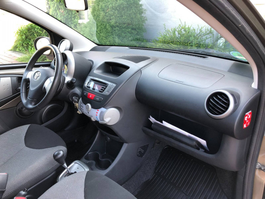 Toyota Aygo 1.0 Automat •ACTIVE• 2013 1.majiteľ → sezónne prezutie