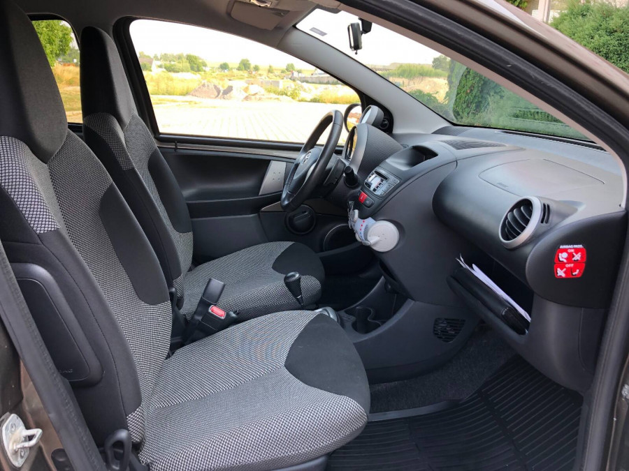 Toyota Aygo 1.0 Automat •ACTIVE• 2013 1.majiteľ → sezónne prezutie