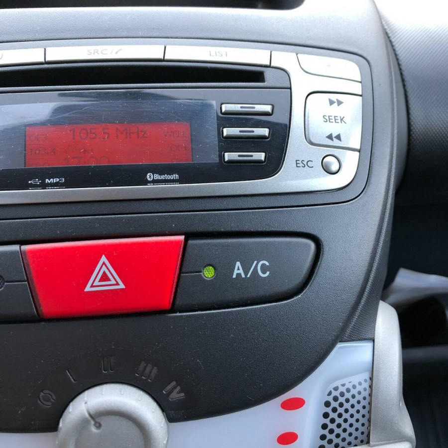 Toyota Aygo 1.0 Automat •ACTIVE• 2013 1.majiteľ → sezónne prezutie