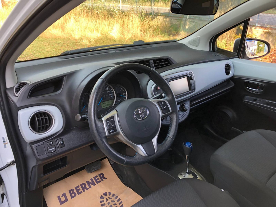 Toyota Yaris 1.5 Automat •HYBRID•  LIFE 2014 Kamera 