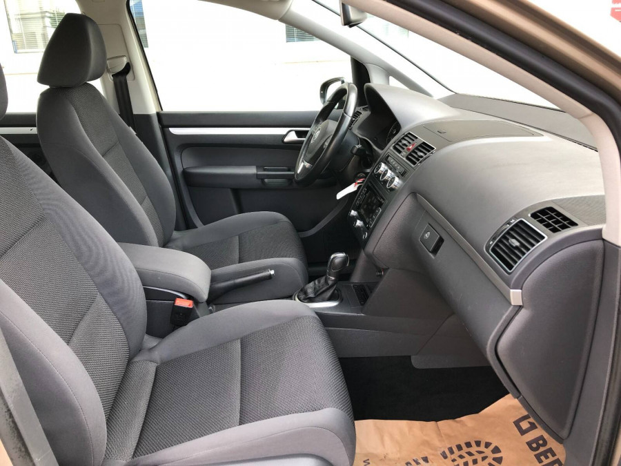 Volkswagen Touran 1.6 TDI DSG •Trendline• 7-miest Ťažné 2014 