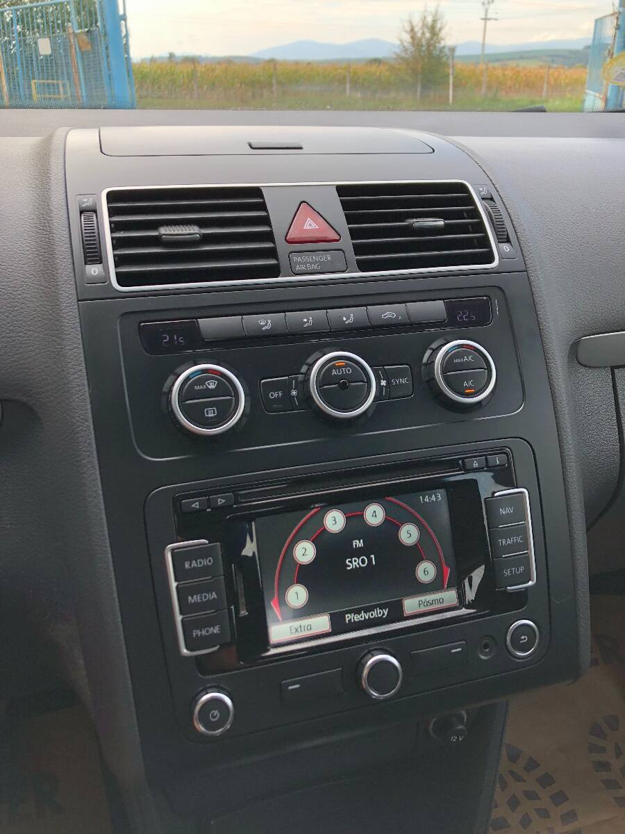 Volkswagen Touran 1.6 TDI DSG •Trendline• 7-miest Ťažné 2014 