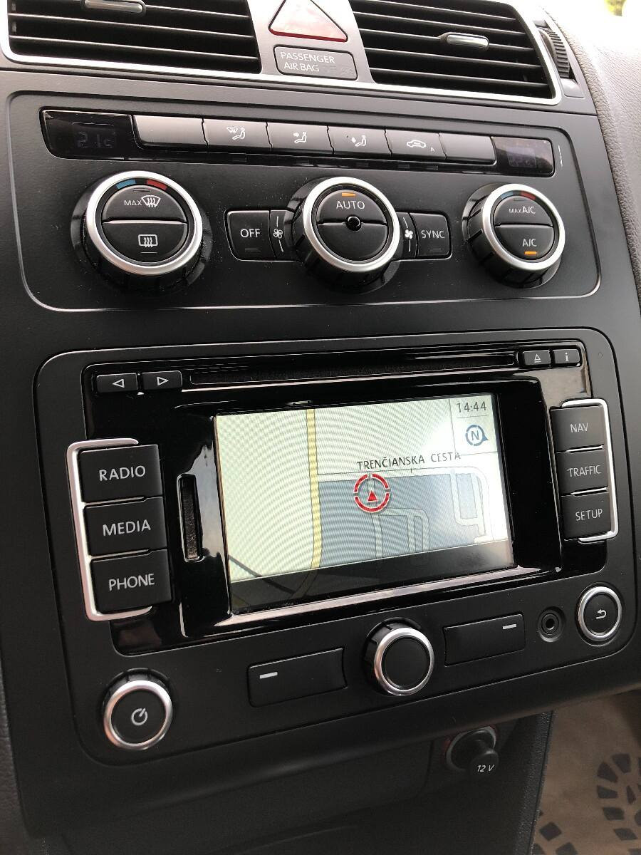 Volkswagen Touran 1.6 TDI DSG •Trendline• 7-miest Ťažné 2014 