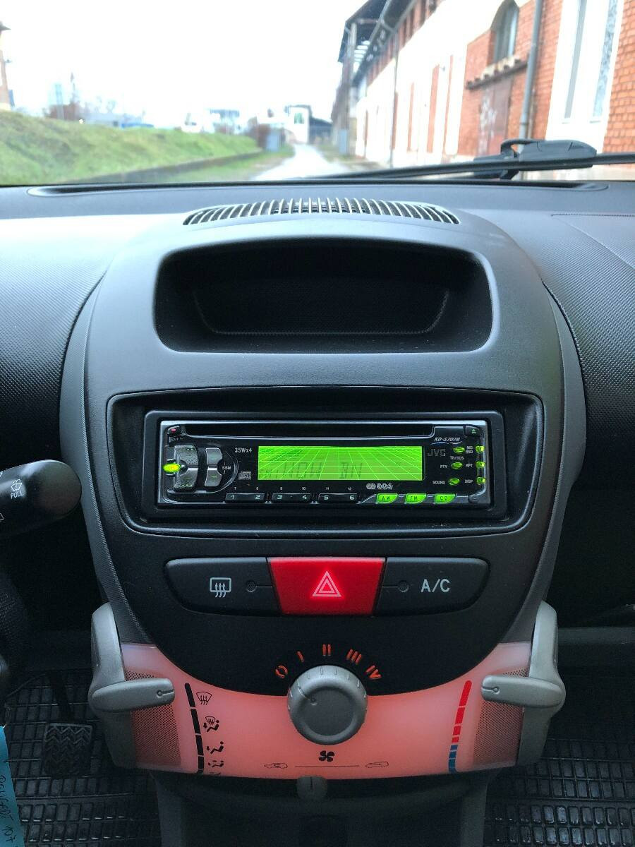 Peugeot 107 1.0 Automat URBAN 1.majiteľ + sezónne prezutie