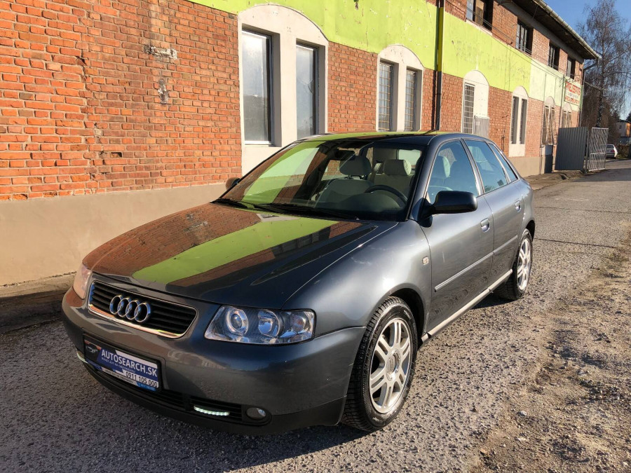 Audi A3 1.6 Automat •AMBIENTE• 2003  + cúvacie senzory