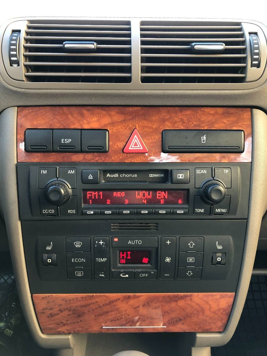 Audi A3 1.6 Automat •AMBIENTE• 2003  + cúvacie senzory