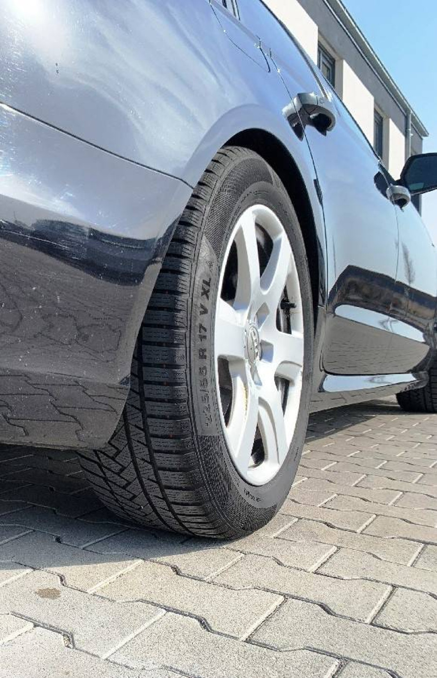 max-ZG75915_1a04c271b39d108424d15df7aca0d799